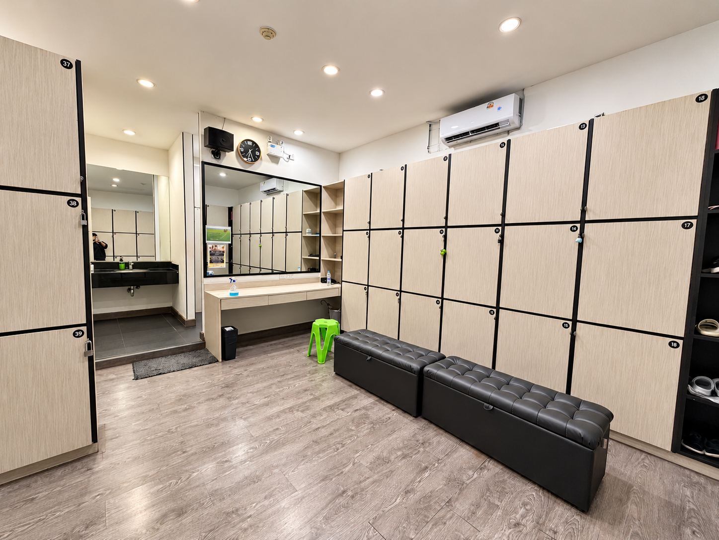 ห้องล็อกเกอร์ สาขาพุทธมณฑลสาย 4
